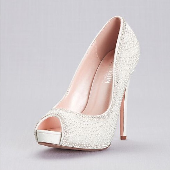 Only tried on inside, never worn, kept in box - Picture 3 of 4